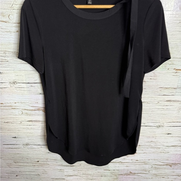 Banana Republic Black Short Sleeve Tee with bow blouse size small - Picture 2 of 6